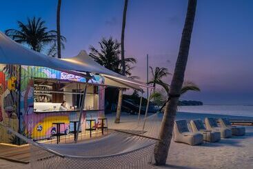 هتل Velaa Private Island