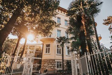 هتل Villa Eugenia