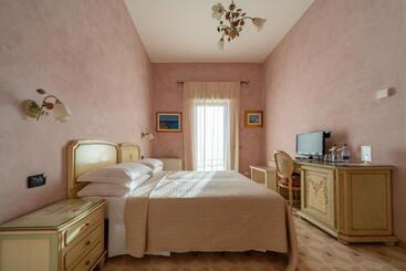 هتل Villa Rosa Antico