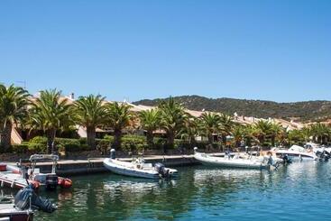 اقامتگاه Porto Ottiolu Resort