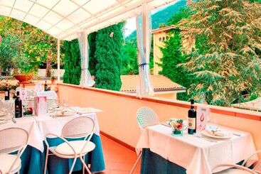 Guesia Village Hotel E Spa - Foligno