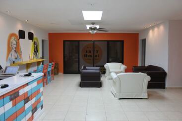 هتل 1877 Hostel