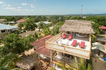 هتل Buttonwood Belize