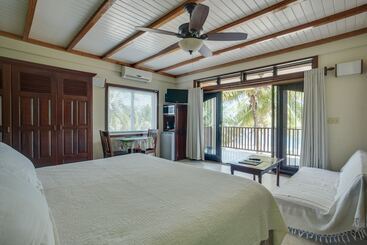 هتل Buttonwood Belize