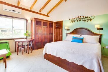 هتل Buttonwood Belize