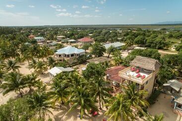 هتل Buttonwood Belize