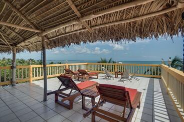 هتل Buttonwood Belize