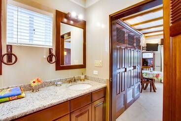 هتل Buttonwood Belize