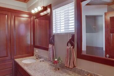 هتل Buttonwood Belize