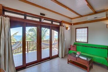 هتل Buttonwood Belize