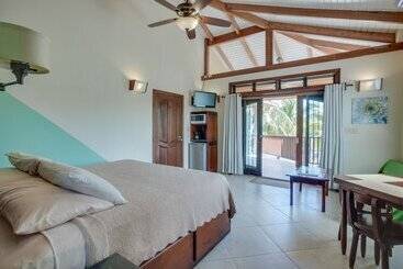 هتل Buttonwood Belize