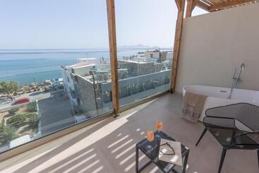 Cabana Blu Hotel & Suites
