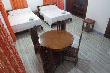 هتل Mope Beach Resort