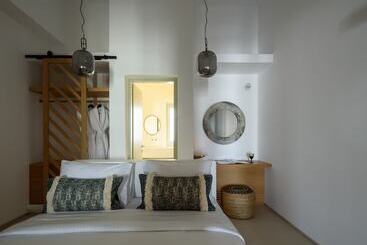 هتل Este Luxury Suites