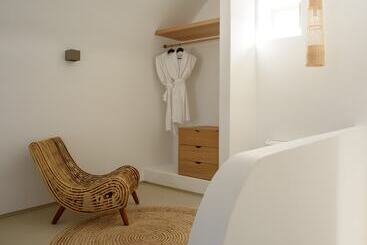 هتل Este Luxury Suites