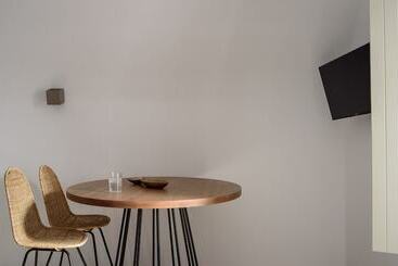 هتل Este Luxury Suites