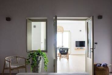 هتل Este Luxury Suites