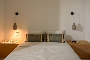 هتل Este Luxury Suites