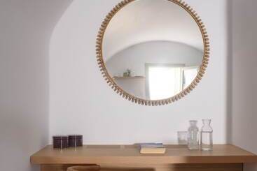 هتل Este Luxury Suites