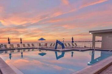 2 Bed Condo With Balcony Facing Pool And Sunsets!