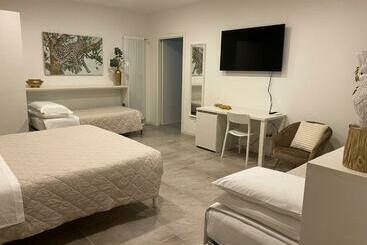 تختخواب و صبحانه A Casa Di Lella