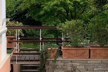 تختخواب و صبحانه Casabella Lago Maggiore