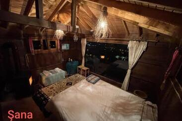 تختخواب و صبحانه Olimbera Köy Evi