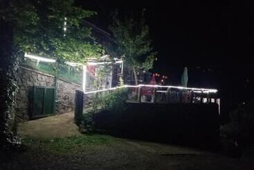 تختخواب و صبحانه Olimbera Köy Evi
