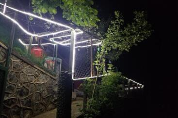 تختخواب و صبحانه Olimbera Köy Evi