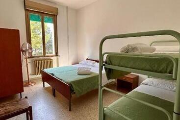 تختخواب و صبحانه Ostello E Camere Private Prima Luce Foresteria