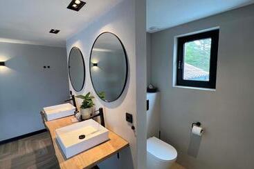 تختخواب و صبحانه Boutique Hotel Le Faucon