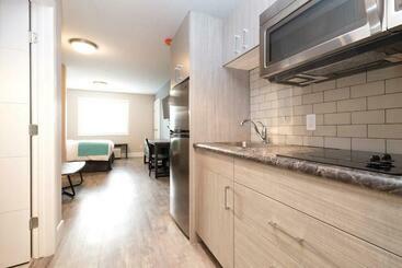 The Suites, Inn Hotels