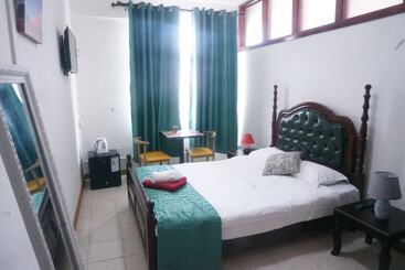 Happy Ours Guest House - Curepipe