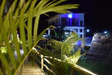 تختخواب و صبحانه Smyleinn Farm