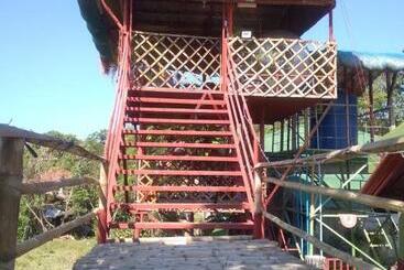 تختخواب و صبحانه Smyleinn Farm