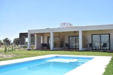 تختخواب و صبحانه Villa Mendotza