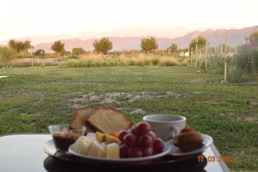 تختخواب و صبحانه Villa Mendotza