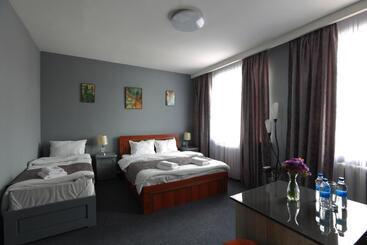 هتل Evita Tashkent