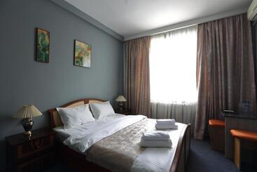 هتل Evita Tashkent