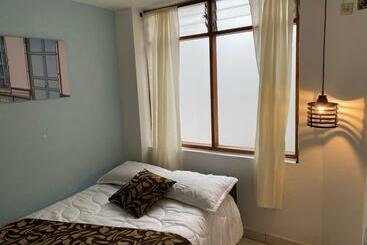 هتل Hostel Affordable Rooms With Private Bathroom San Juan Guatapé
