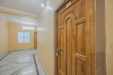 هتل Oyo 87147 Welcome Stays