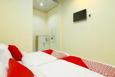 هتل Oyo 90978 Khalifi Guesthouse Syariah