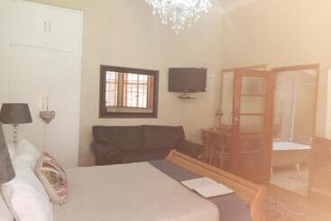 پانسیون 75 On Milner Lodge