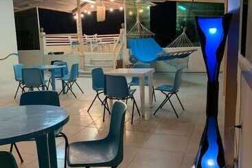 پانسیون Reef Hostel Manta