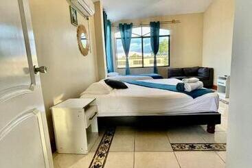 پانسیون Reef Hostel Manta