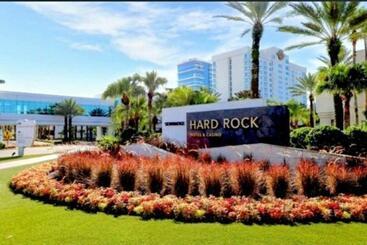پانسیون Stylish Suite Tampa Minutes To Hard Rock Casino