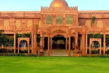 استراحتگاه Amritam Palace