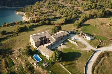 Auberge Hôtelière Cases Altes De Posada