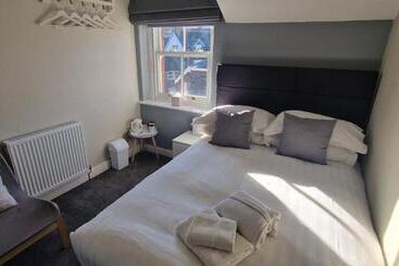 تختخواب و صبحانه Glencoe Guest House