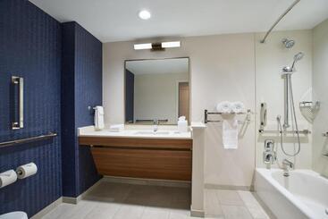 هتل Fairfield By Marriott Inn & Suites Hagerstown